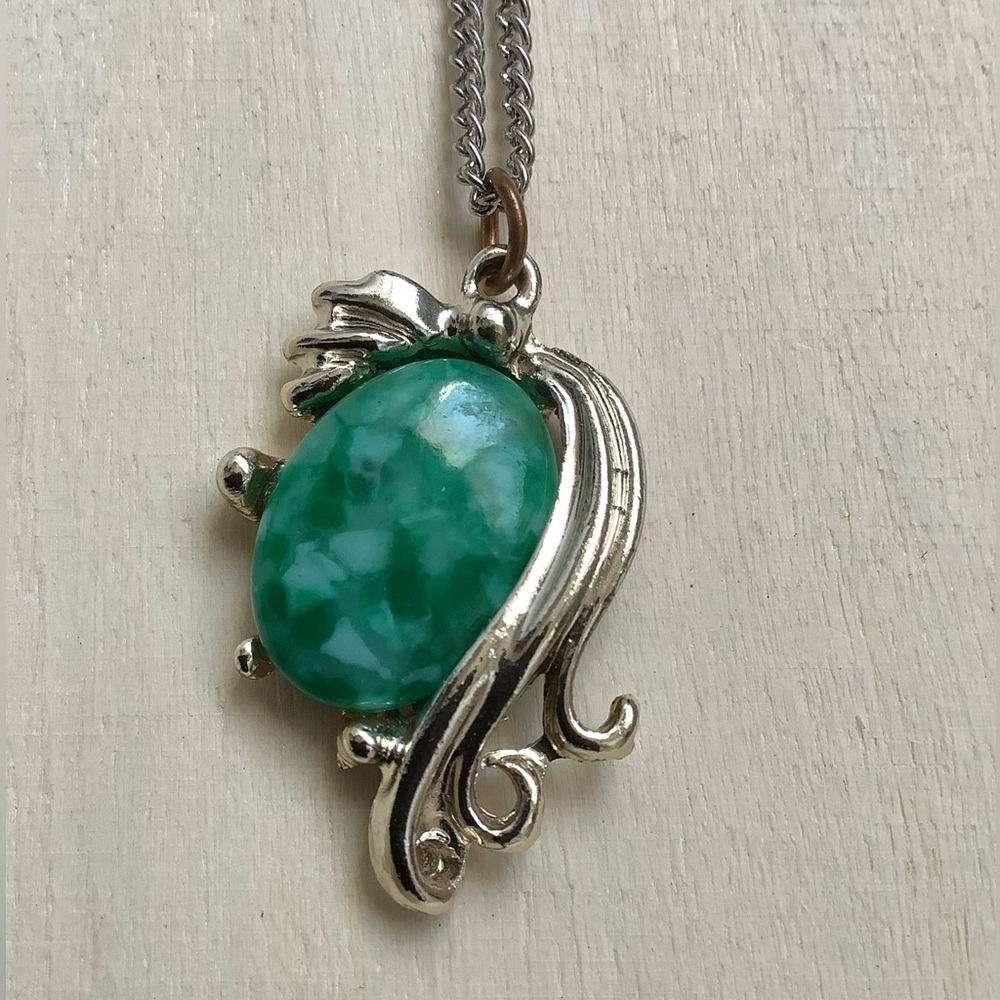 New vintage aqua green acrylic pendant necklace
